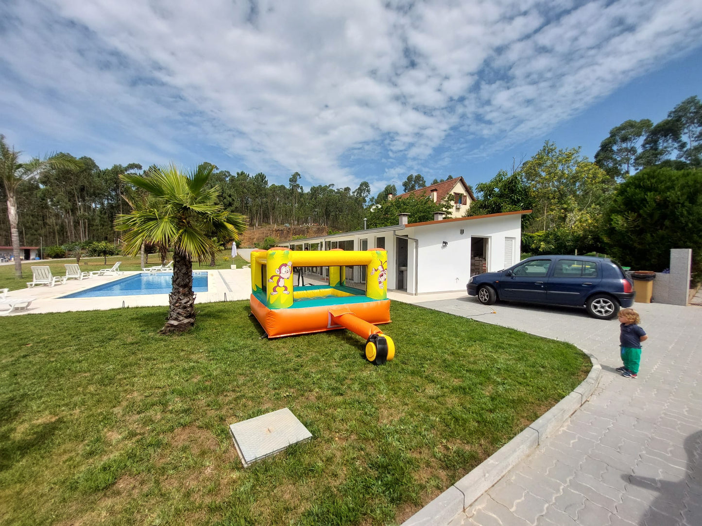 Aluguer Insuflável Macaquito 2.5×2.5 mts